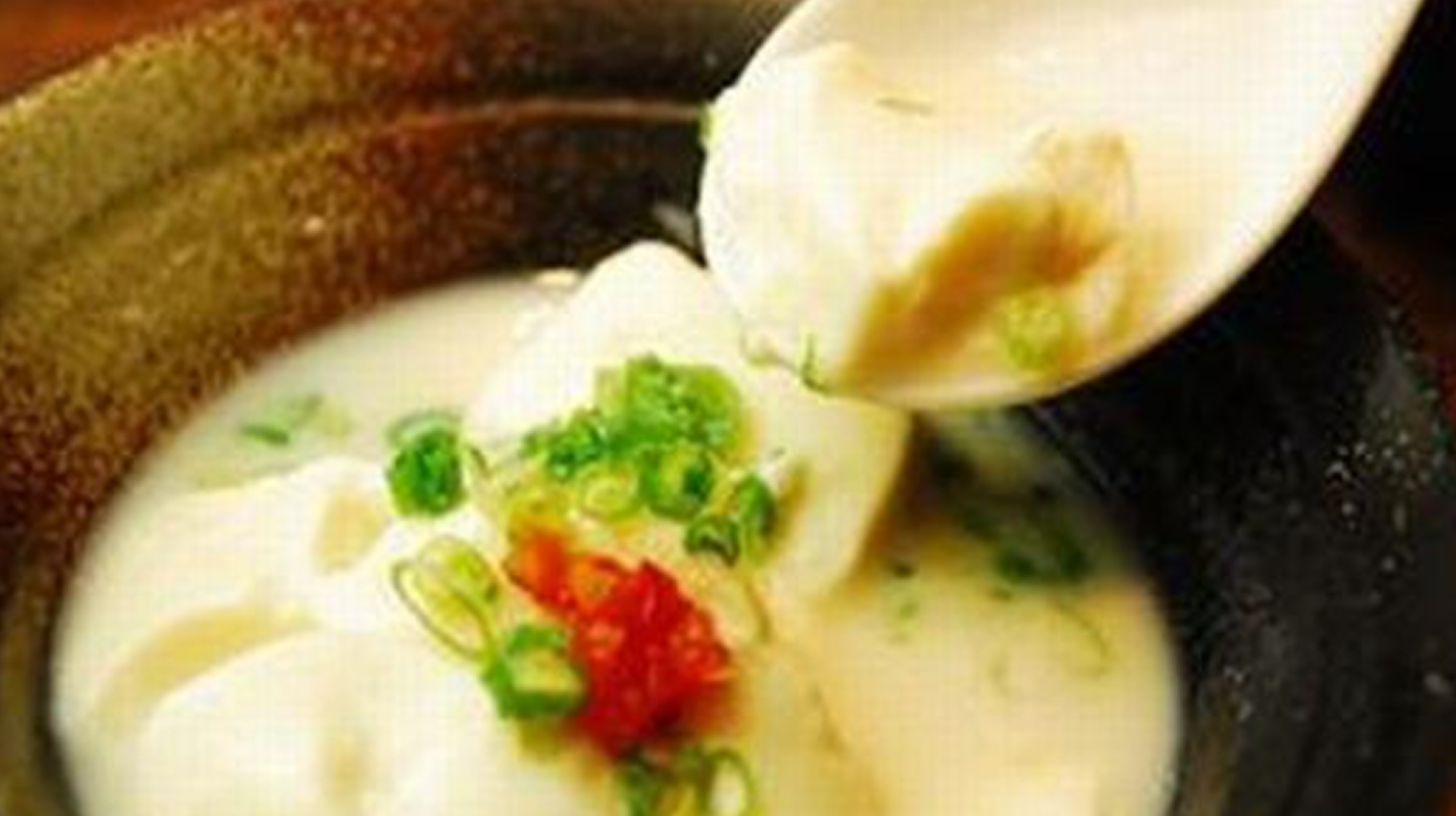 次にお豆腐とスープを薬味と一緒にどうぞ。